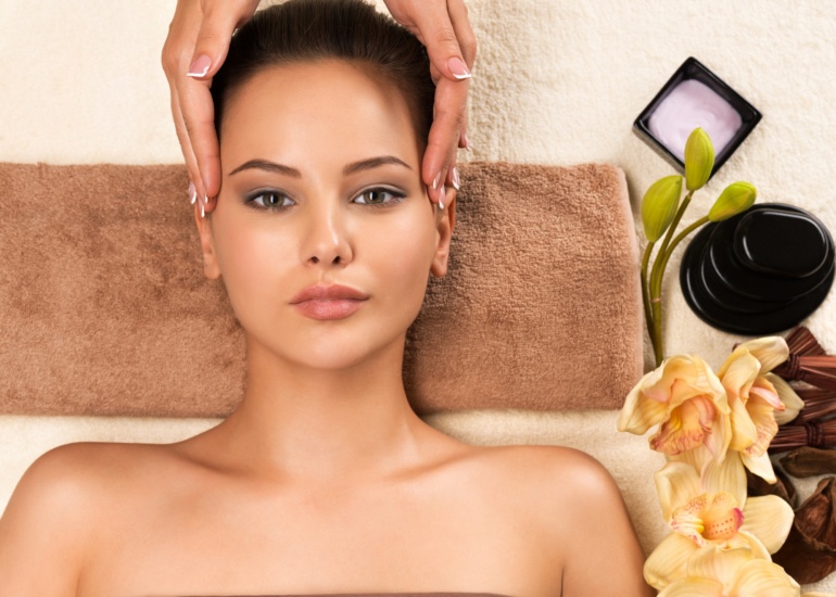 beautiful-woman-getting-head-massage-in-the-spa-salon-.jpg